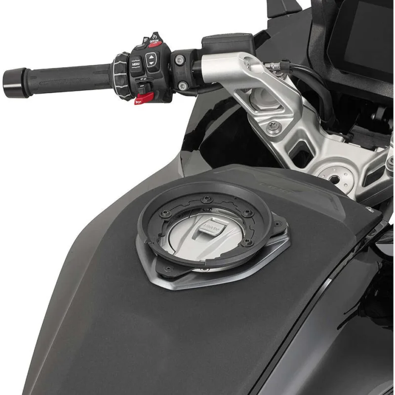 Flangia Givi BF99 per Borsa Serbatoio TankLock Specifica per BMW R 1300 RS / R (2025-26) Occasione Imperdibile