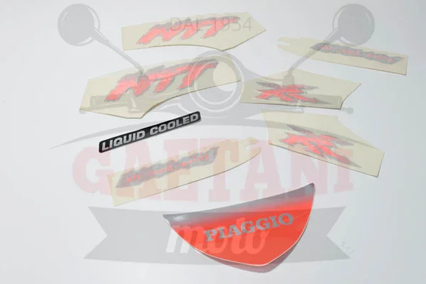 Novità 298328 - KIT ADESIVI PIAGGIO NTT 50 95>96 SAL1T