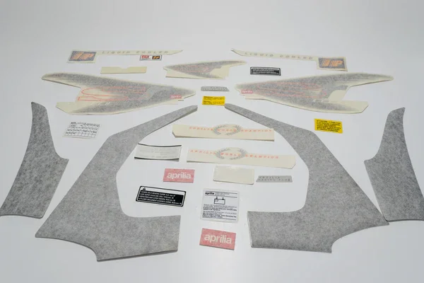 Più Venduto AP8247353 - SERIE ADESIVI ORIGINALE APRILIA DECALCO SR STEALTH RACING 50 '97-00