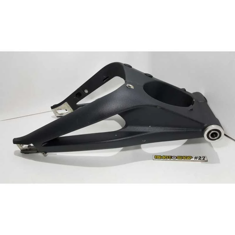 Bestseller 07 11 TRIUMPH 675 forcellone posteriore